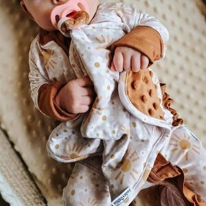 Jude+Dahlia Bamboo Lovey